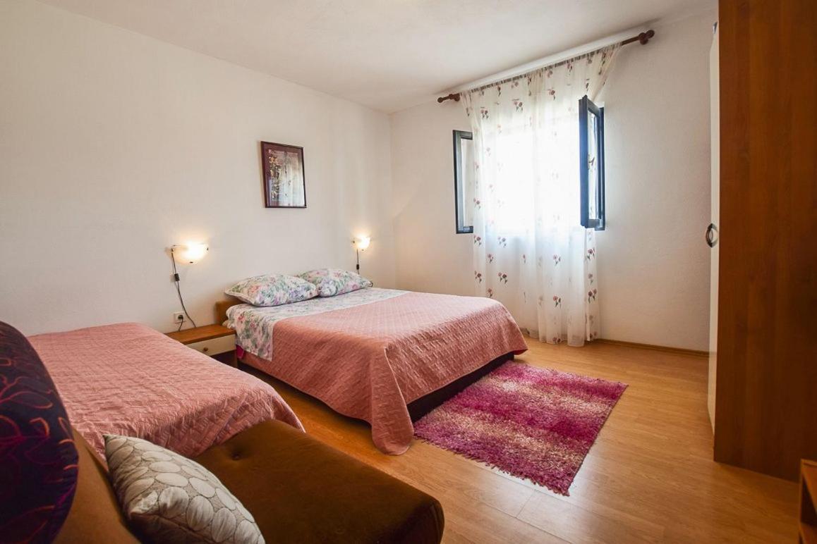 Apartments Derado Supetar Exterior photo