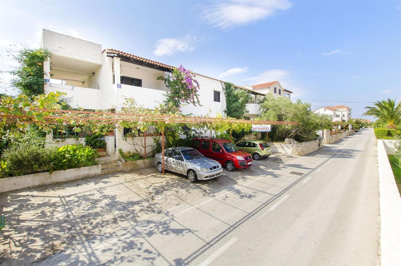 Apartments Derado Supetar Exterior photo