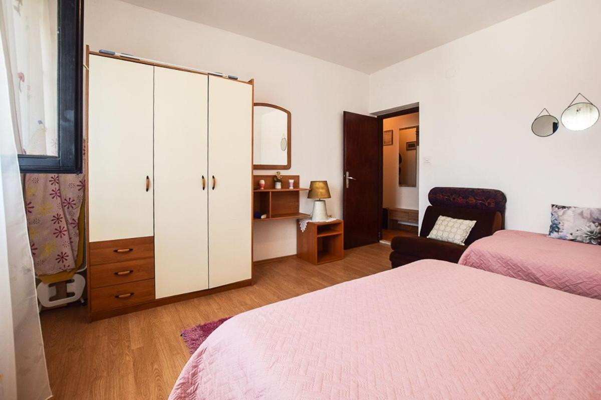 Apartments Derado Supetar Exterior photo